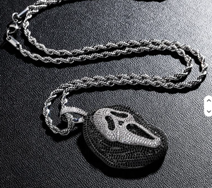 Collier pendentif en moissanite noir et blanc avec breloque crâne en forme de glaçon pour le streetwear - Product Image 5