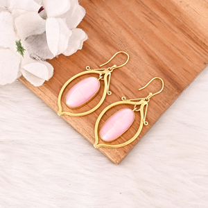 Boucles d'oreilles élégantes en laiton plaqué or avec pierre précieuse œil de chat rose, serties de pierres, bijoux de mode pour femmes Shilpi Impex - Product Image 4