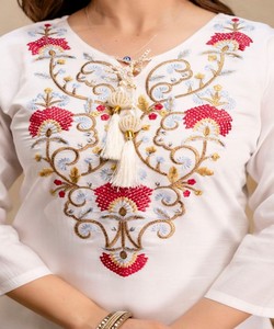 ชุดงานปักลายเชนเดรี ดีไซน์เนอร์ พร้อมเสื้อ กระโปรง และผ้าคลุมไหล่ สำหรับงานเทศกาล ราคาขายส่ง เสื้อผ้าชาติพันธุ์ ผ้าฝ้ายหลากสี - Product Image 4