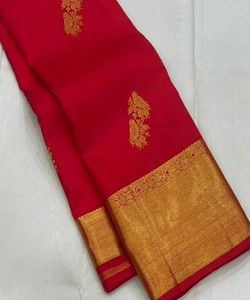 Sari de Seda Rojo con Borde Dorado, Traje Tradicional Indio para Bodas, para Mujer - Product Image 4