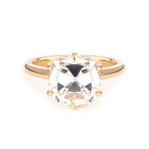 Bague solitaire de luxe en or jaune 14K pour femme, avec diamant de laboratoire VVS1 3 carats taille Old Mine, certifié IGI, monture florale à 6 griffes - Product Image 3