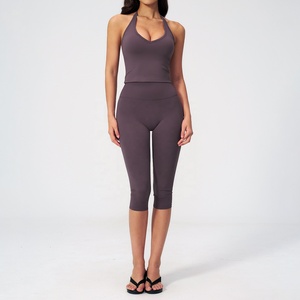 Seamless 2 Piece Yoga Set Deep V Neck Halter <b>Crop</b> <b>Top</b> High Waist Calf-Length Leggings Solid Color Sportwear - Product Image 4