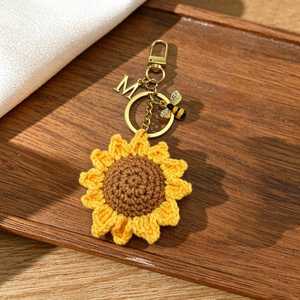 Porte-clés tournesol en coton doux fait main au crochet, breloque de sac unique, cadeau écologique pour elle - Product Image 3