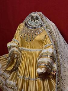 Vestido corto tradicional afgano de la tribu Kuchi con intrincado bordado a mano con hilo de seda multicolor. - Product Image 3