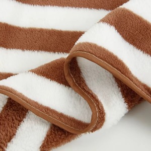 Serviette de toilette en coton personnalisable avec logo, durable, douce et absorbante, pour salle de bain, OEM, marque privée, commandes en gros, en polaire corail rayée - Product Image 5