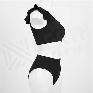 Ensemble de yoga 2 pièces imprimé papillon bleu avec finition dorée, body à col en V profond et jupe portefeuille longueur genou - Product Image 3