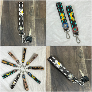 Nuevo Llavero Artesanal de Cuero Genuino de Vaca con Correa para Muñeca, Diseño Floral de Girasol con Concho y Clip para Llaves, Estilo Western, Regalo - Product Image 3