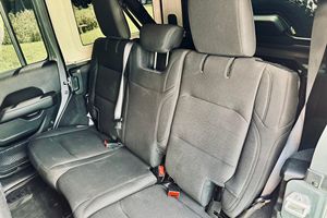 BONNE AFFAIRE 2019 WRRANGLER UNLIIMITED SAHAARA 4X4 - Product Image 3