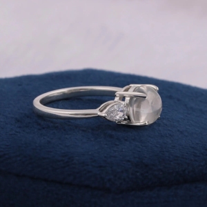 Anillo de Compromiso de Tres Piedras Creadas en Laboratorio, Anillo de Diamantes de Corte Redondo, Anillo de Boda de Oro de 14K con Múltiples Piedras para Ella - Product Image 2