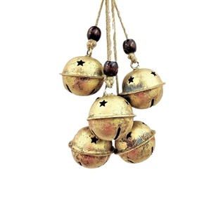 Campanas Rústicas Doradas con Recortes de Estrellas, Adorno Colgante para Decoración Navideña, Juego de Varias Piezas - Product Image 1