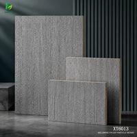 Panneau de particules mélaminé gris béton industriel Jinbase XT6013 18 mm E0 1220x2440 mm pour la conception d'intérieur moderne