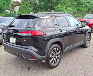 รถยนต์มือสองปี 2023 รุ่น Corolla Cross XLE AWD SUV สภาพดี ภายในเบาะหนังสีเข้ม พร้อมระบบควบคุมความเร็วอัตโนมัติ พวงมาลัยซ้าย ยาง R18 เกียร์อัตโนมัติ - Product Image 2