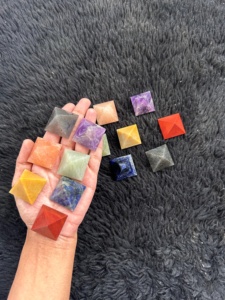 High Quality 7 <b>Chakra</b> Natural Stone Pyramid Reiki <b>Crystal</b> Healing Stone <b>Set</b> Carved Precious Gemstone - Product Image 3