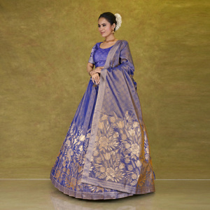 Ensemble Lehenga Choli en soie, tissage traditionnel, motifs floraux, bordure patrimoniale |   Vêtements ethniques pour femmes de qualité supérieure, sans plis, prêts à porter - Product Image 1