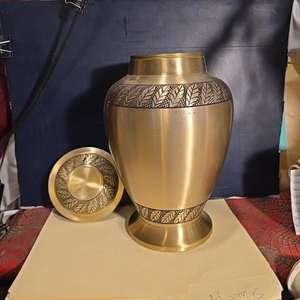 Urna de Cremación de Oro con Grabado de Hoja, Contenedor de Cenizas para Entierro de Seres Queridos, Urna de Cremación de Lujo para Funerales - Product Image 5