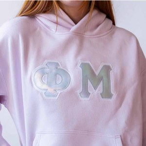 เสื้อฮู้ดสีชมพูขนาดใหญ่พิเศษ ปักตัวอักษรกรีก Phi Mu ด้านหน้า เสื้อสเวตเชิ้ตผ้าฟลีซลำลอง ใส่ได้ทั้งชายและหญิง สำหรับฤดูใบไม้ร่วง - Product Image 2