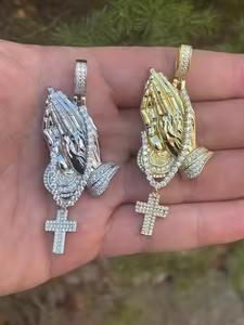 Colgante de Joyería Fina con Manos en Oración de Moissanita, Plata de Ley 925 con Baño de Rodio, Pasa el Test de Diamantes - Product Image 2