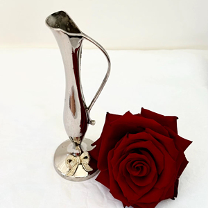 Vase décoratif en métal argenté en forme de carafe pour table, salon, décoration intérieure et pièce d'appoint de style vintage - Product Image 1