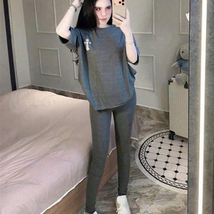 ชุดเซ็ตสองชิ้นสำหรับฤดูร้อน เสื้อผ้าผู้หญิง สวมใส่สบาย แฟชั่นธรรมชาติ ซักได้ บรรจุภัณฑ์แบบกำหนดเอง จากผู้ผลิตในเวียดนาม - Product Image 4