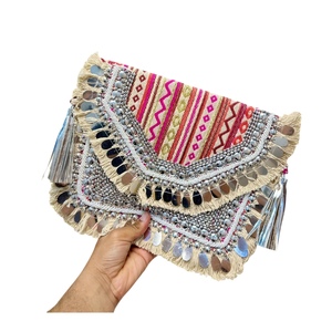 Bolso de Mano Boho Chic con Cuentas Hechas a Mano, Decoración de Lentejuelas, Cierre Abierto, Capacidad 3L+, Pieza Étnica de Moda, Último Modelo 2025 - Product Image 1