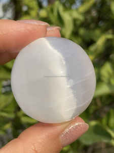 Esferas de Cristal Feng Shui Talladas en Blanco de Alta Calidad al por Mayor, Piedras Preciosas de Selenita y Ágata Naturales Pulimentadas para Sanación - Product Image 2