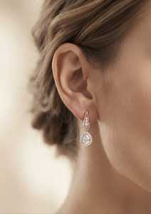 Boucles d'oreilles en or rose 9 carats massif pour femmes, forme goutte d'eau, diamant taille poire, halo micro-pavé, certifiées IGI, bijoux de luxe - Product Image 2