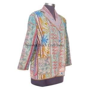 Chaqueta ecológica de estilo étnico bohemio con bordado Kantha multicolor y patchwork de algodón hecho a mano en India, ideal para uso casual. - Product Image 4