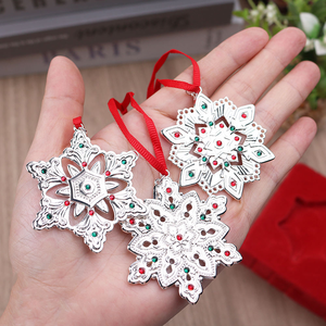 Ornement de Noël en métal flocon de neige argenté, délicat, sculpté, artisanat personnalisé, décoration de sapin de Noël 2026 - Product Image 4