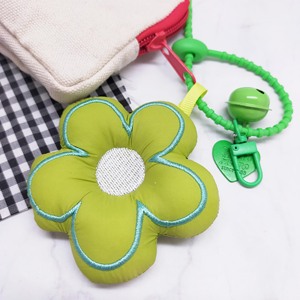 Adorables llaveros de peluche con forma de flor, un accesorio adorable para realzar tus bolsos o llaves. - Product Image 4