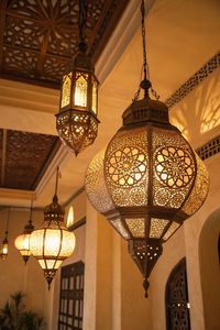 Lampe Diya suspendue en laiton pur faite à la main avec chaîne, lampe à huile traditionnelle indienne pour la décoration de la maison, du temple, des mariages et des festivals - Product Image 5