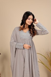 Robe midi kurta traditionnelle ethnique en coton gris infroissable pour femme, brodée, coupe ample, idéale pour toutes les saisons et occasions décontractées - Product Image 4