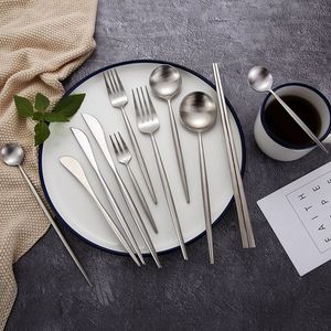 Juego de cubiertos de metal pulido contemporáneo, elegantes accesorios de mesa para bodas, catering y servicio de restaurante. - Product Image 4