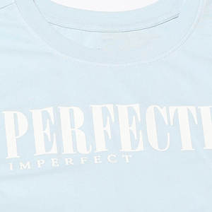 Camiseta gris claro con texto minimalista para mujer, informal, de corte regular, suave, transpirable, a la moda, para verano - Product Image 6