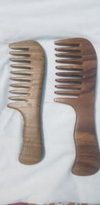 Peigne à cheveux en bois antistatique, petit peigne à barbe et moustache en bois de pêche naturel, artisanat en bois d'Inde - Product Image 4