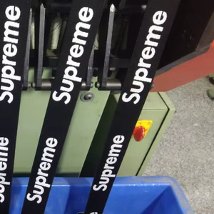 สายรัดยางยืดพิมพ์ลายโลโก้สีตามสั่ง คุณภาพสูง สำหรับใช้กับเสื้อผ้า - Product Image 2