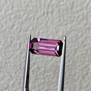 Piedra Preciosa de Espinela Natural, Piedra Suelta, Origen India, Corte Octogonal Rosa, Certificada por Terceros, Perfecta para la Elaboración de Joyería Fina - Product Image 1