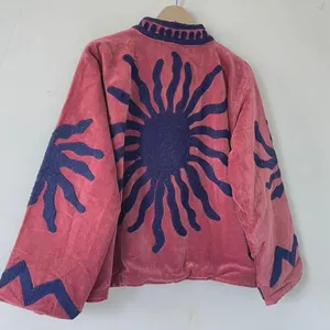 Veste en velours rose vintage faite à la main pour femmes, motif soleil brodé à la main, style bohème chic, manteau d'hiver, veste courte en velours de luxe - Product Image 2