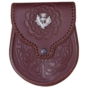 Sporran Escocés de Cuero con Doble Grabado de Nudo Celta, Hecho a Mano, con Insignia de Cardo Plateado para Vestimenta Highland - Product Image 1