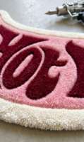 Premium Hot Mess Typografie Handgetufteter Woll-Teppich Rutschfest Modernes Geometrisches Muster Mittellanger Flor Wohnzimmerteppich Rosa Rot