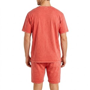 Ensemble coordonné de haute qualité en coton rouge corail vieilli Meyba Sports pour homme, t-shirt coupe décontractée et short assorti. - Product Image 2