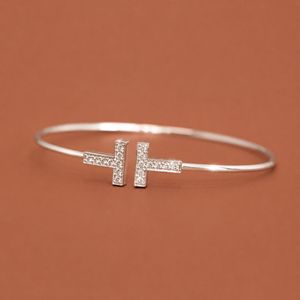Brazalete Abierto Minimalista de Plata con Diamante Moissanita para Mujer - Product Image 3