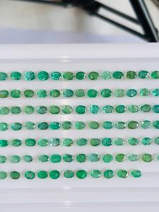 Émeraudes Naturelles Ovales 5x4mm 42.05cts Couleur Vert Riche Premium Qualité Fine Calibrées Assorties Certifiées IGI Lot de Pierres Précieuses - Product Image 3