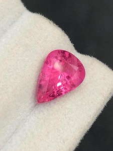 Tourmaline Rubellite Rose Coupe Poire, Lumière Rose Vif, Pierre Précieuse Naturelle Facettée en Vrac pour Bijoux, Qualité Exceptionnelle, Grade Rare, Certifiée par un tiers - Product Image 4