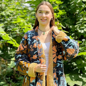 Chaqueta de Algodón Bordada a Mano con Diseño Suzani para Mujer, Base Negra, Estampado Floral Multicolor, Estilo Bohemio Étnico, Cuello en V - Product Image 1