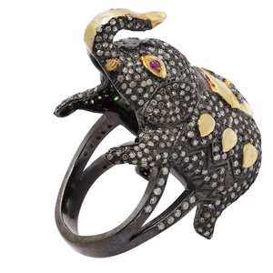 Bague éléphant en argent sterling 925 oxydé bicolore avec diamants naturels pavés et œil de rubis, collection Memoria Jewels - Product Image 6