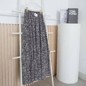 กระโปรงลายดอกไม้สำหรับผู้หญิง - Product Image 1