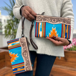 Couverture de selle en cuir usiné à la main de style occidental vintage Pochette à bracelet Vente chaude Sac à main usiné cousu Portefeuille pour femme - Product Image 2