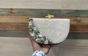 Pochette en résine artisanale de style antique, qualité supérieure, imperméable, avec chaîne amovible, perles, mode, pour acheteurs exigeants - Product Image 4