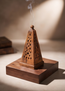 Porta Incienso Artesanal de Madera de Mango con Diseño de Pirámide con Corte de Diamante, Regalo de Aromaterapia - Product Image 2