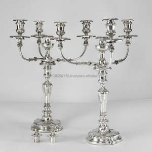 Candélabres en aluminium à cinq supports d'inspiration vintage pour la décoration romantique de la maison et les configurations de fête traditionnelles - Product Image 5